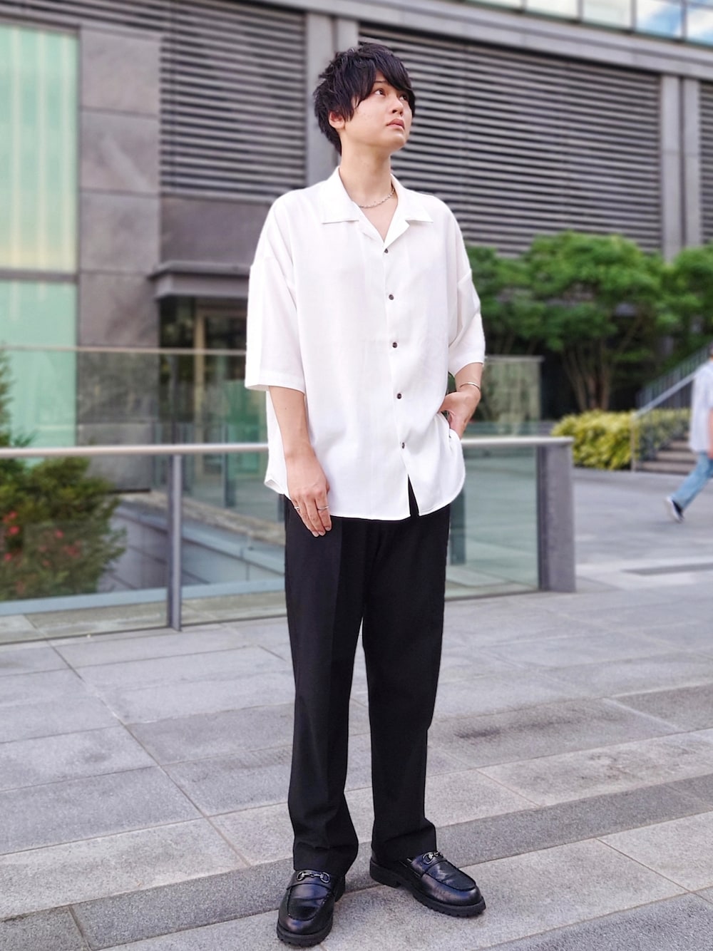 「休日スタイル、シンプルコーデ、オープンカラーシャツ、スラックス、UNIQLO、ワイドパンツ、ローファー、モノトーン、きれいめカジュアル、キレイめ、モード、おしゃれさんと繋がりたい、いいね、save、フォローお願いします🤑、シンプル、プチプラ」｜「CASPER JOHNのVarious Dolman Shirts/バリアスドルマンシャツ（シャツ/ブラウス、ホワイト系）」を使った、りぃくんさん（メンズ・174cm）の夏コーディネートの1枚目の写真
