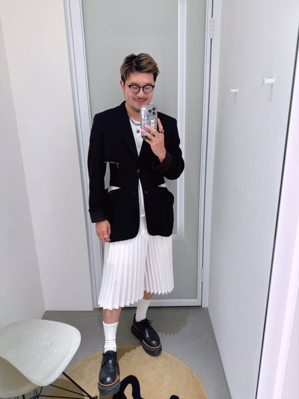 「COMME des GARCONS HOMME PLUSのアイテム（その他パンツ、ホワイト系）」を使った、louis さん（メンズ・173cm）の秋コーディネートの1枚目の写真