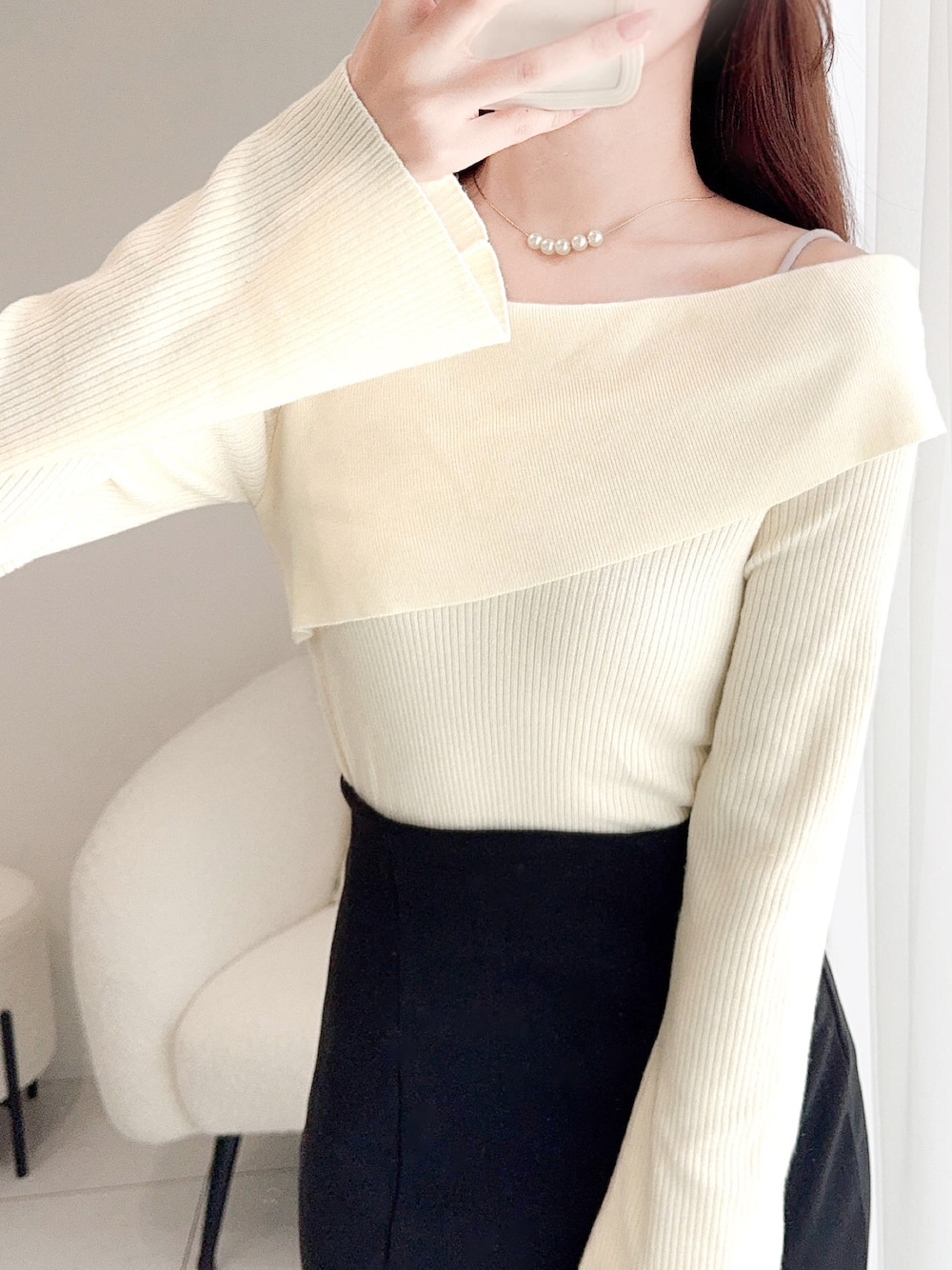 「mily biletの【mily bilet】トレンド美スタイル。２WAYアシンメトリーオフショルダーリブニット（ニット/セーター、ホワイト系）」を使った、classicalelfクラシカルエルフさん（レディース・162cm）の冬コーディネートの1枚目の写真