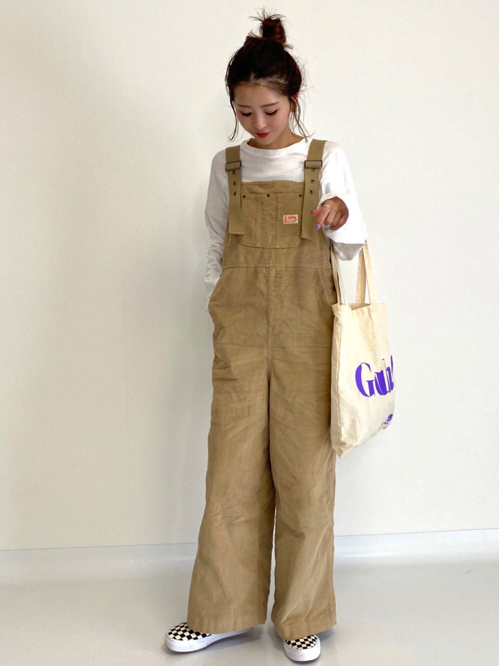 「だから秋服が好き、サロペット、オーバーオール、秋コーデ、サロペットパンツ、プチプラ、プチプラコーデ」｜「Javaの《Javaジャバコラボ》ゆるっと楽ちん。大人が着るコーデュロイサロペットパンツ（サロペット/オーバーオール、ブラック系）」を使った、classicalelfクラシカルエルフさん（レディース・157cm）の秋コーディネートの1枚目の写真