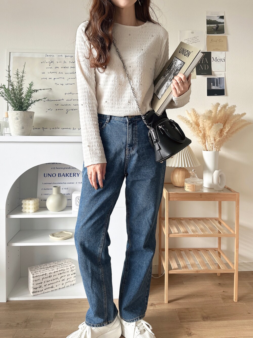 「classicalelfの程よい甘さが可愛い。ビジュードットが煌めくシャーリング風長袖トップス（Tシャツ/カットソー、ホワイト系）」を使った、classicalelfクラシカルエルフさん（レディース・152cm）の冬コーディネートの1枚目の写真