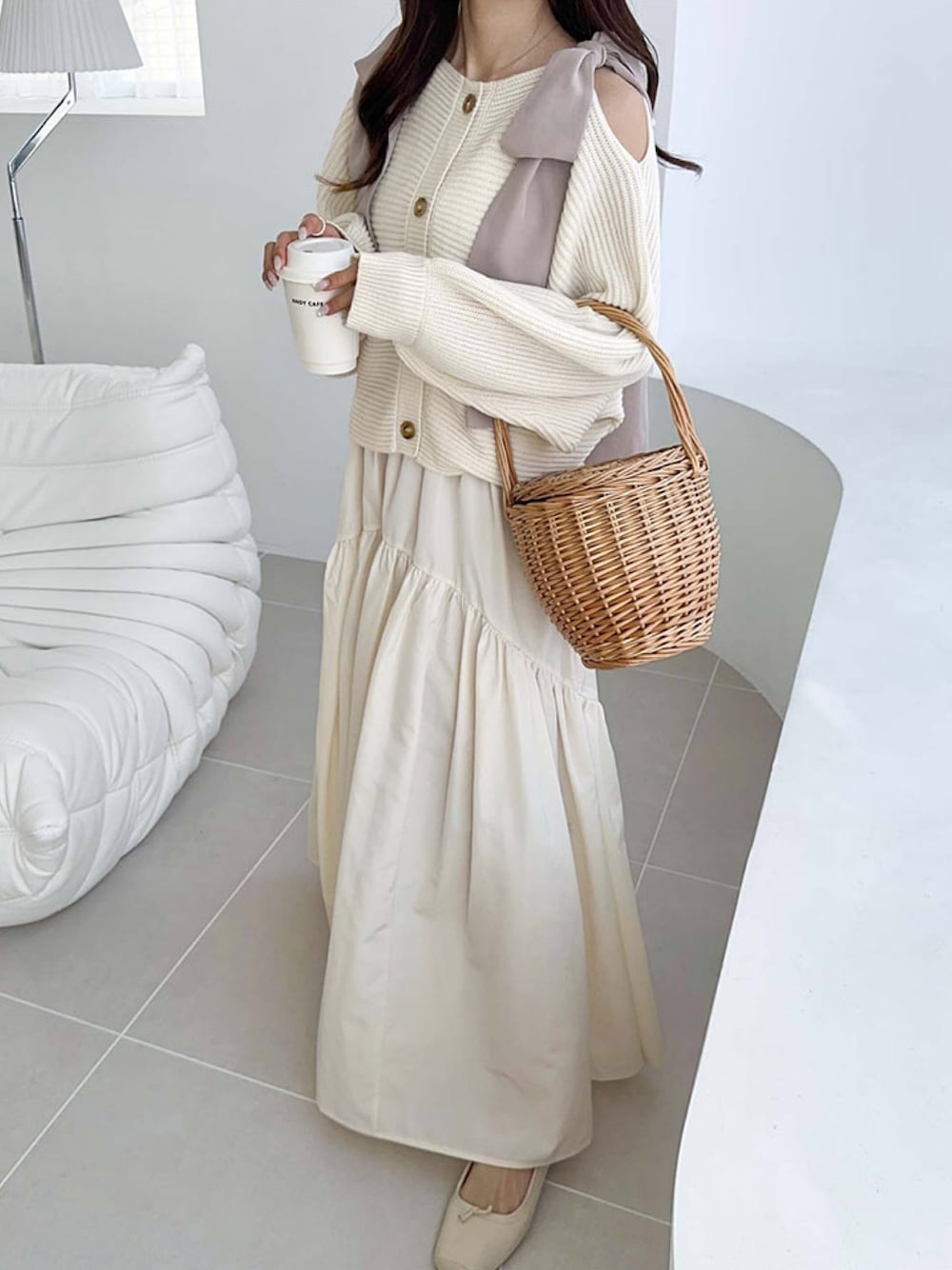 「mily biletの【mily bilet】あざとかわいい♪肩シフォンリボンマルチウェイニットカーディガン(ショート丈)（カーディガン/ボレロ、ホワイト系）」を使った、classicalelfクラシカルエルフさん（レディース・160cm）の冬コーディネートの1枚目の写真
