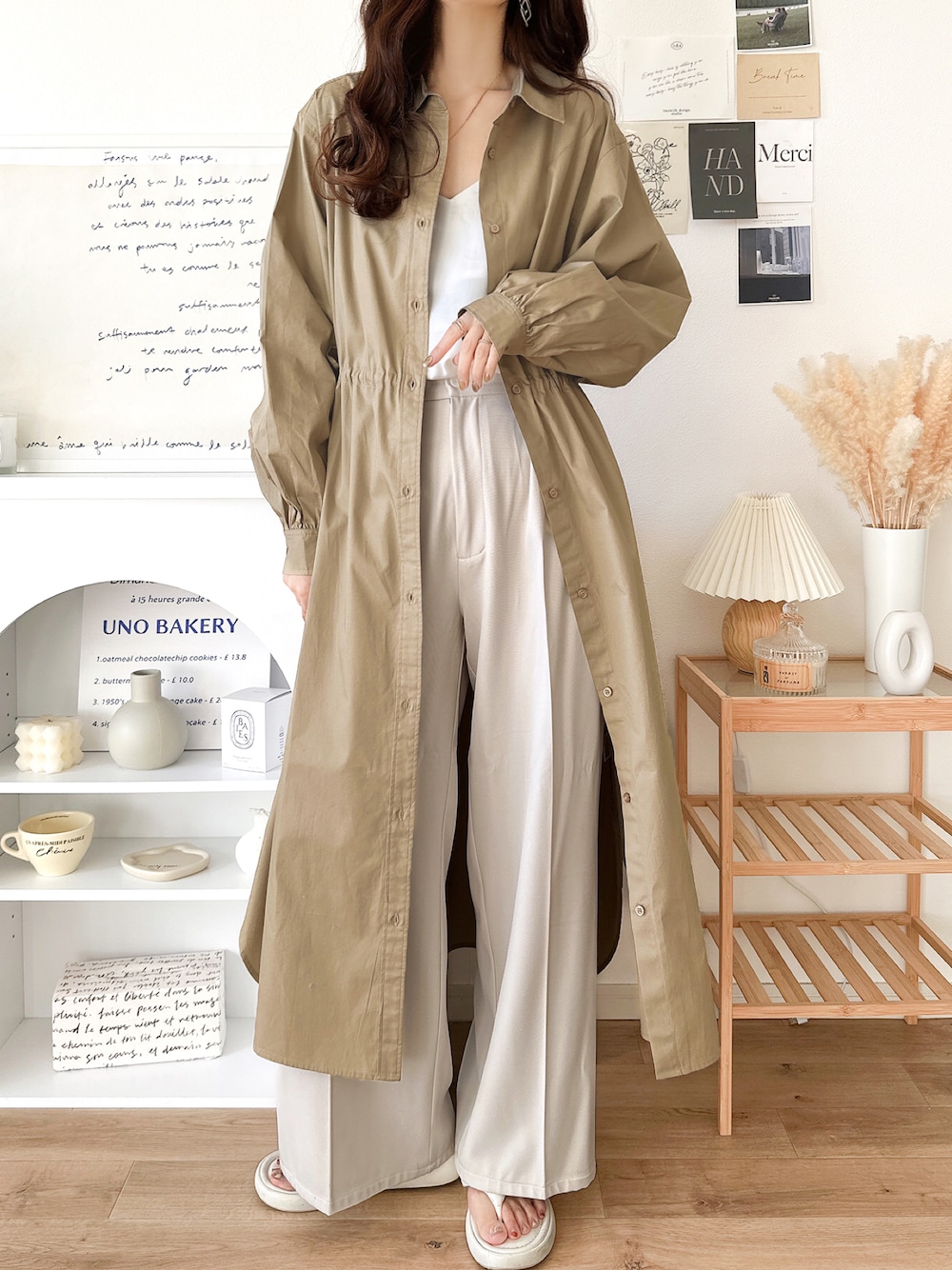 「classicalelfのこれ一枚でアウターとしても活躍♪綿100％ロングシャツワンピース（長袖）（シャツワンピース、ベージュ系）」を使った、classicalelfクラシカルエルフさん（レディース・164cm）の冬コーディネートの1枚目の写真