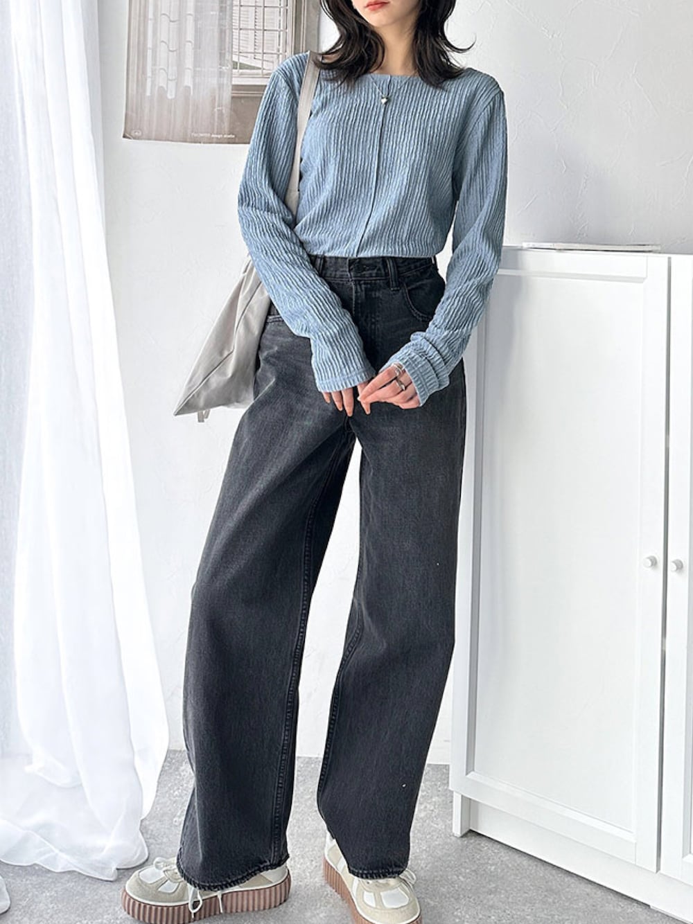 「classicalelfのストライプで煌めく抜け感。前後2wayバックオープンジャガードトップス（長袖）（Tシャツ/カットソー、ブルー系）」を使った、classicalelfクラシカルエルフさん（レディース・173cm）の冬コーディネートの1枚目の写真
