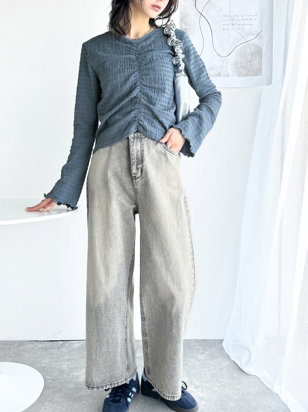 「classicalelfの大人の魅力を引き立てる。胸シャーリングジャガードトップス（長袖）（Tシャツ/カットソー、ブルー系）」を使った、classicalelfクラシカルエルフさん（レディース・173cm）の冬コーディネートの1枚目の写真