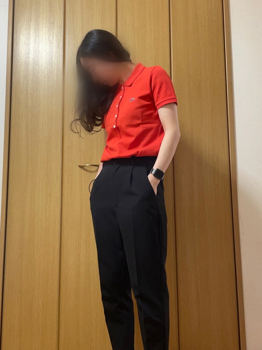 「休日コーデ、カジュアルコーデ、今日のコーデ、低身長女子、GU、ラコステ、アップルウォッチ」｜「LACOSTEのストレッチピケスリムフィットポロシャツ（半袖）（ポロシャツ、オレンジ系）」を使った、おさるさん（レディース・153cm）の夏コーディネートの1枚目の写真