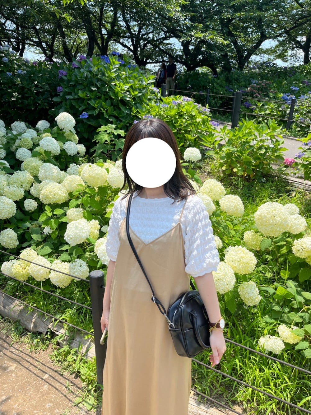 「みんなの白Tフェス、夏コーデ、GU、ユニクロ、UNIQLO、プチプラ、reebok、休日スタイル、スニーカー、キャミワンピ、ポコポコ、デート」｜「CLEAの2WAYスクエアミニボストン（ショルダーバッグ、ブラック系）」を使った、もさん（レディース・158cm）の夏コーディネートの1枚目の写真