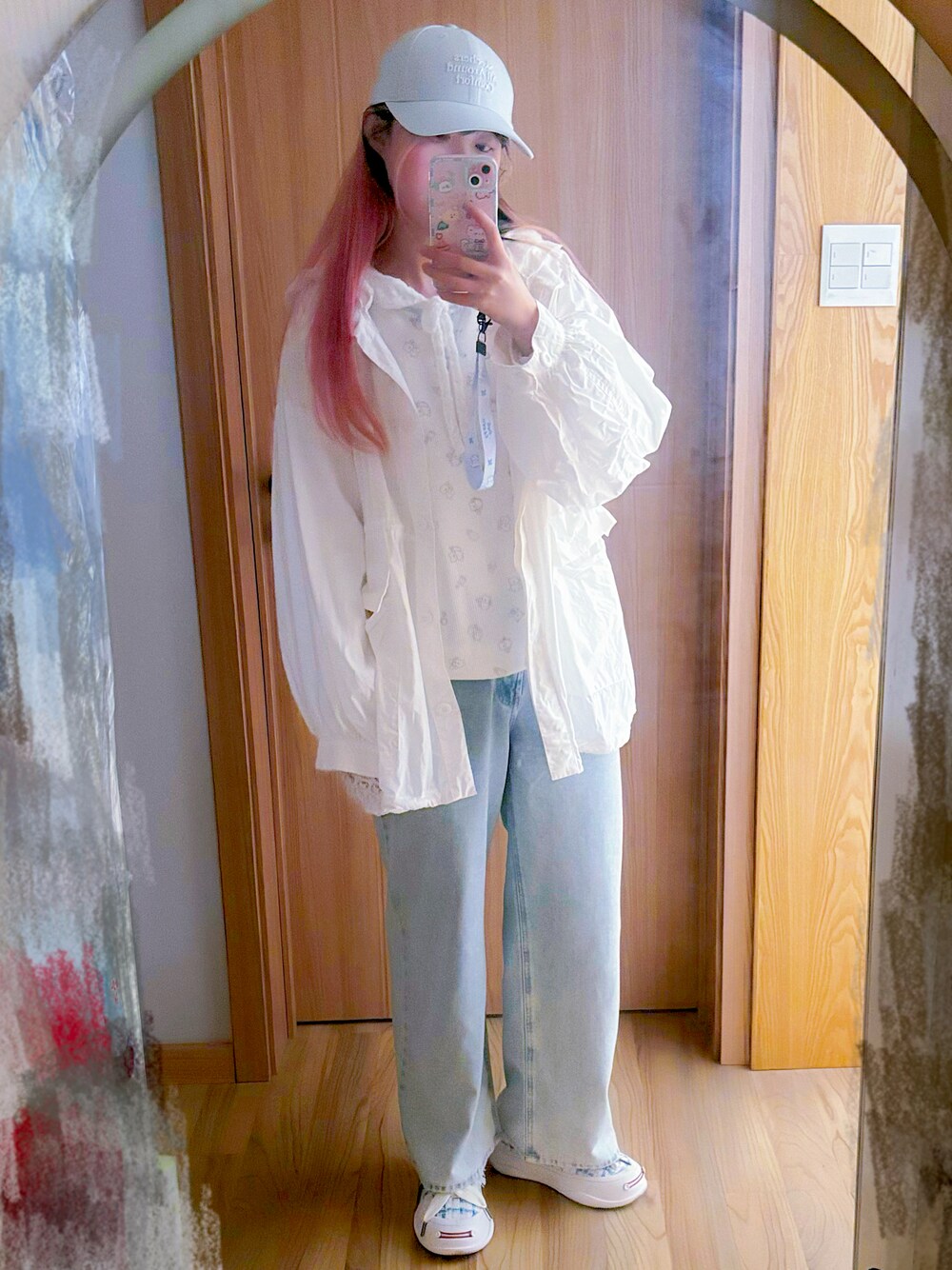 「今日のコーデ、ootd、ブルー、春、高身長女子、パーカーコーデ、スニーカー」｜「Heatherのハイウエストデニムワイドパンツ　184434（デニムパンツ、ブルー系）」を使った、花柒Niaさん（レディース・168cm）の春コーディネートの1枚目の写真