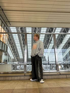 「WHITELAND（ホワイトランド）のアイテム（スウェットパンツ）」を使った、宗一郎さん（メンズ・174cm）の春コーディネート