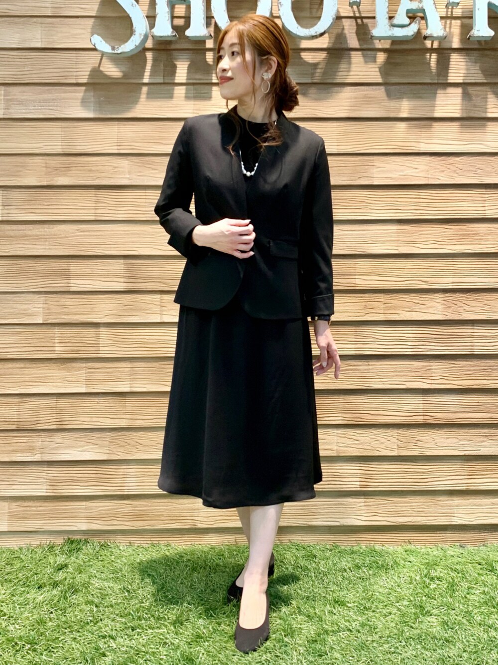 「シューラルー、ドレスキップ、フォーマル、セットアップ、モノトーン、入学式、卒業式、七五三、通勤コーデ、ジャケット、ワンピース、STOP 誹謗中傷、WEARは皆の拠り所、笑顔の輪を繋ごう、繋ごう素敵な心の声を」｜「DRESKIPの【S-3L】洗えるキャリーマンVノーカラージャケット（ノーカラージャケット、ブラック系）」を使った、E r i   さん（レディース・162cm）の冬コーディネートの1枚目の写真
