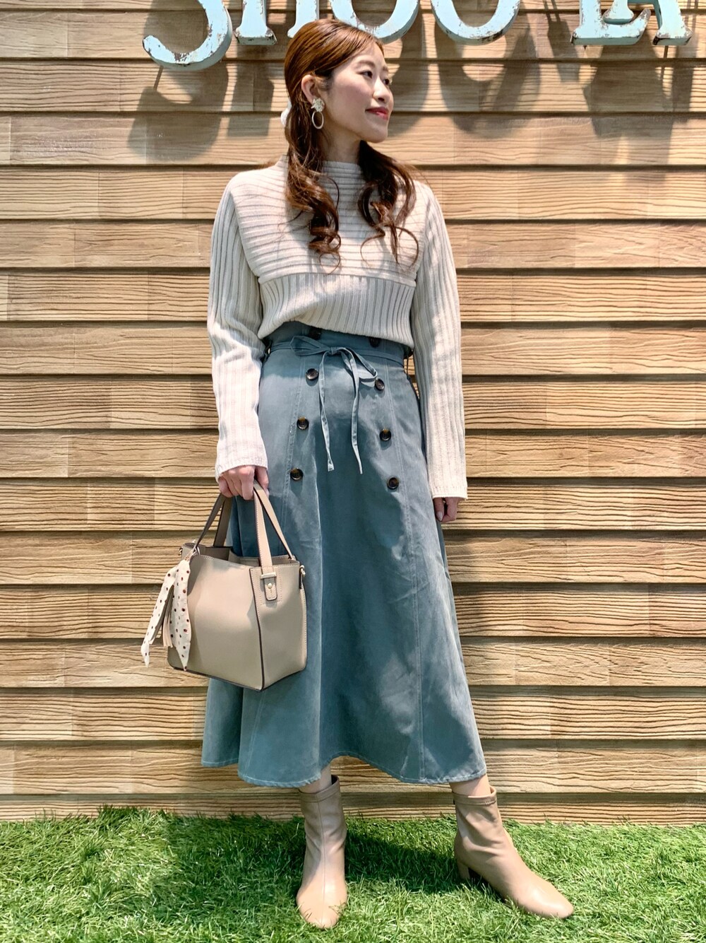「シューラルー、ドレスキップ、冬コーデ、春コーデ、大人カジュアル、きれいめカジュアル、ニット、スカート、ブーツ、私の推しブランド、STOP 誹謗中傷、WEARは皆の拠り所、笑顔の輪を繋ごう、繋ごう素敵な心の声を、笑顔拡散」｜「DRESKIPの洗えるワイドリブ切り替えニット（ニット/セーター、ベージュ系）」を使った、E r i   さん（レディース・162cm）の冬コーディネートの1枚目の写真