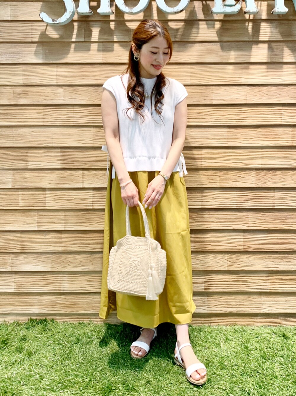 「シューラルー、ドレスキップ、大人カジュアル、きれいめカジュアル、イエロー、ワンピース、トートバッグ、サンダル」｜「DRESKIPの【洗える/レイヤード風】ドッキングワンピース（ワンピース、イエロー系）」を使った、E r i   さん（レディース・162cm）の夏コーディネートの1枚目の写真
