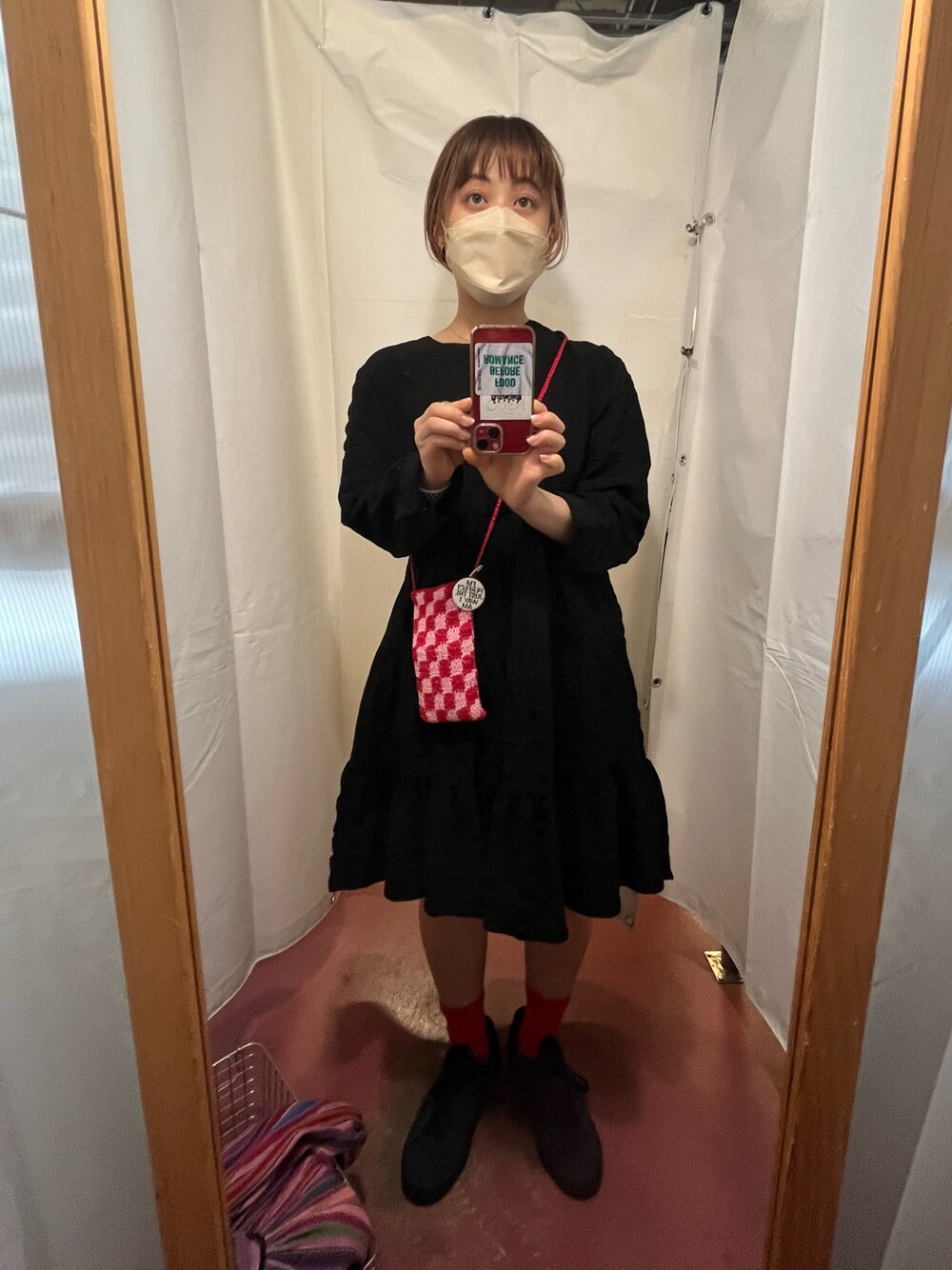 「今日のコーデ、休日コーデ、春コーデ、カラー×コーデ、ごきげんウィーク、カジュアルコーデ、ショルダーバッグ、春、低身長女子、お洒落さんとつながりたい、古着、ZARA、ワンピース、ootd、handmade」｜「ZARAのアイテム（ワンピース、ブラック系）」を使った、　アヤナさん（レディース・155cm）の春コーディネートの1枚目の写真