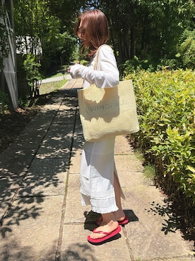 「GALLEST（ギャレスト）のWINDFALLペーパートートバッグ（トートバッグ、ホワイト系）」を使った、LINAさん（レディース・159cm）の夏コーディネート