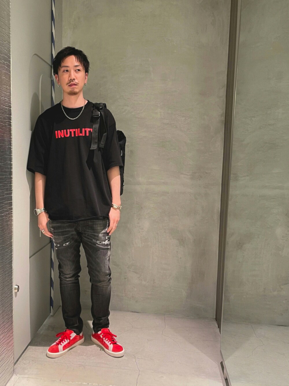 「夏コーデ、シンプルコーデ、大人カジュアル、カジュアル、デニム、スニーカーコーデ、シンプル、ootd、ビッグシルエット、ブラック」｜「DIESELのメンズ 半袖 Tシャツ ルーズフィット（Tシャツ/カットソー、ブラック系）」を使った、YUTA・Aさん（メンズ・180cm）の夏コーディネートの1枚目の写真