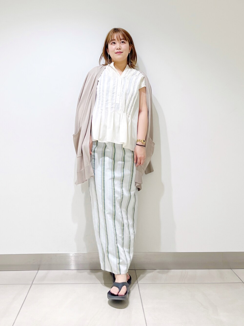UR TECH Smart Linen Touch』リネンブレンドピンタックブラウスを使っ 