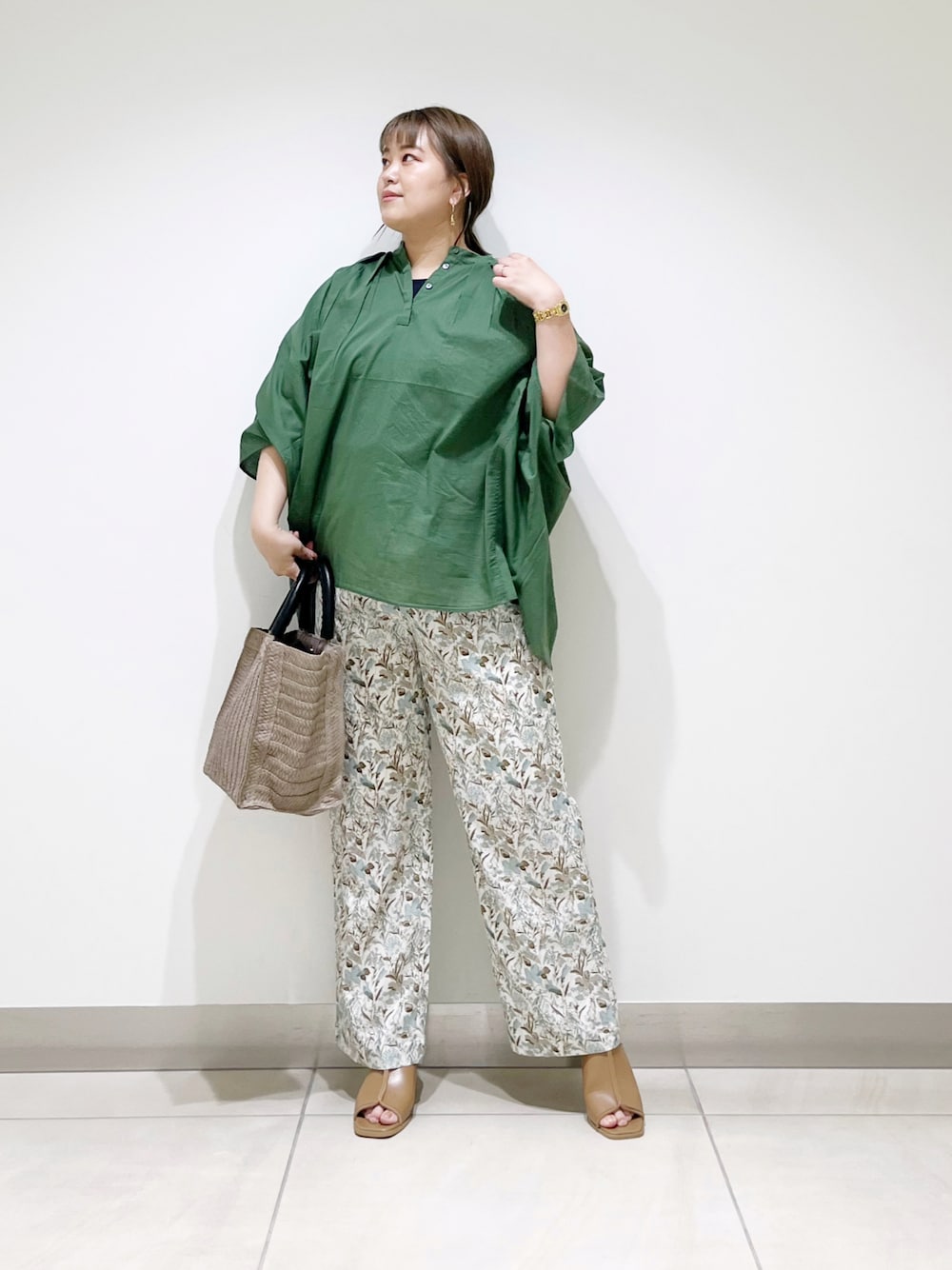 アーバンリサーチDOORSきれい色ゆったりコットンボイルタックワイドブラウス♪ URBAN RESEARCH DOORS（アーバンリサーチドアーズ）の「コットン