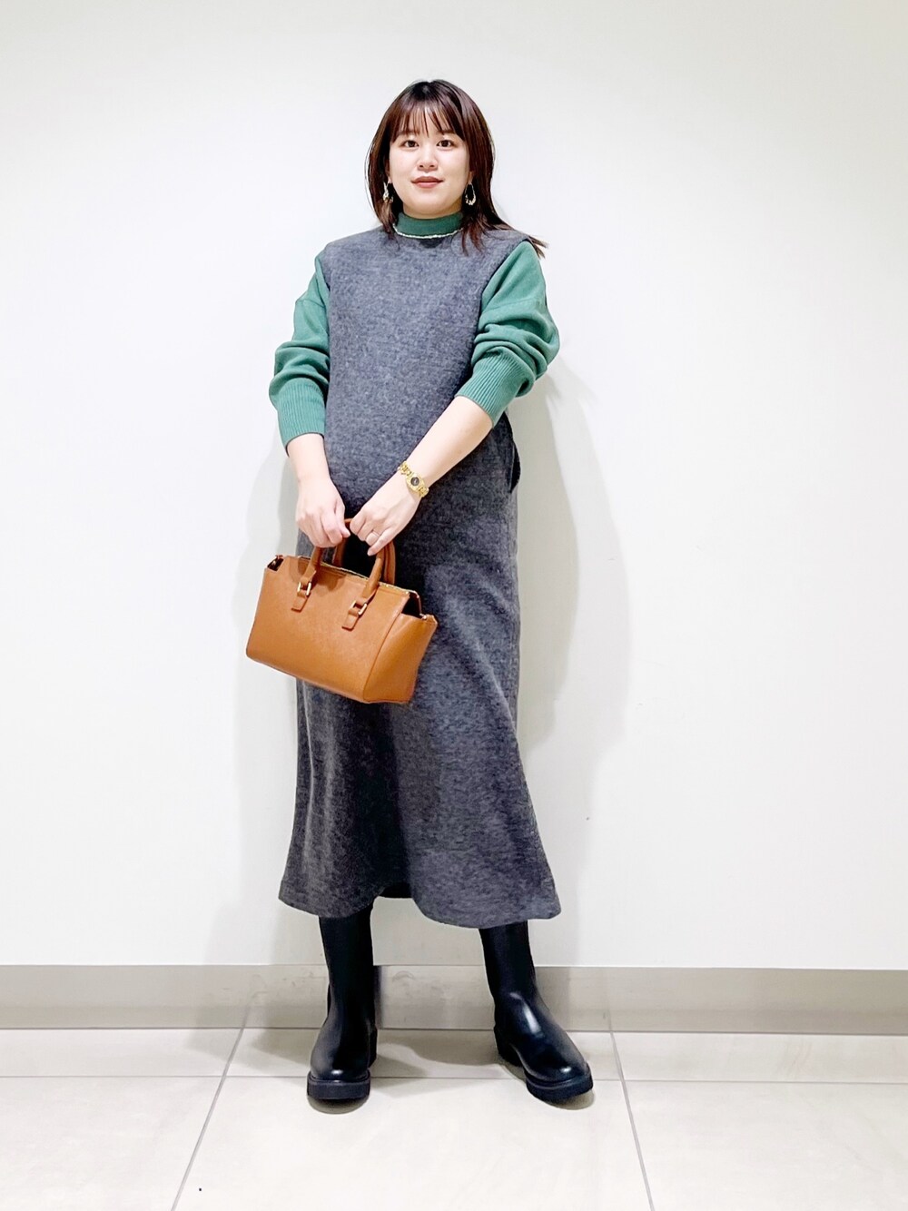 ウール混ブークレカットジャンパースカートを使った人気ファッション