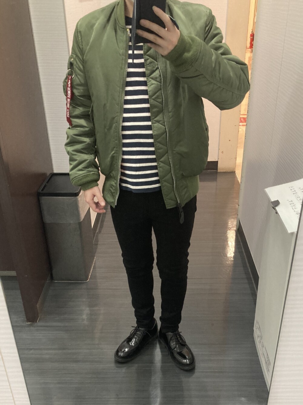 「MA-1、UNIQLO、seventeen、ドレスシューズ、alphaindustries、ボーダー、低身長、冬コーデ、シンプルコーデ、カジュアルコーデ、ミリタリー、革靴」｜「Alpha IndustriesのALPHA INDUSTRIES/アルファインダストリーズ  MA-1 TIGHT ジャケット（MA-1、グリーン系）」を使った、てぃるみさん（メンズ・158cm）の冬コーディネートの1枚目の写真