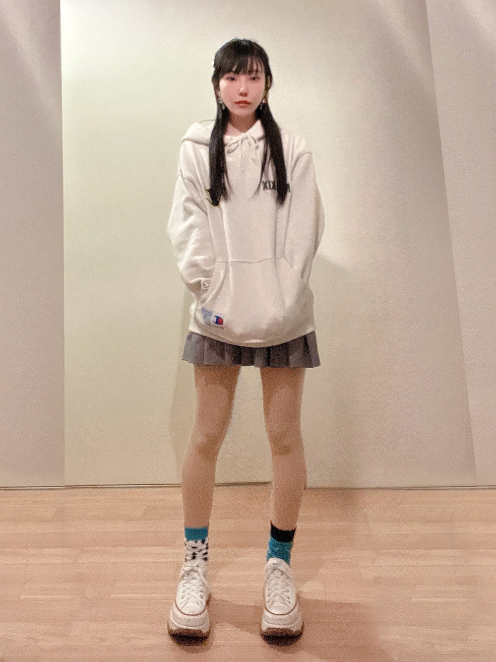 Championのアイテムを使った「ミニスカート」の人気ファッション