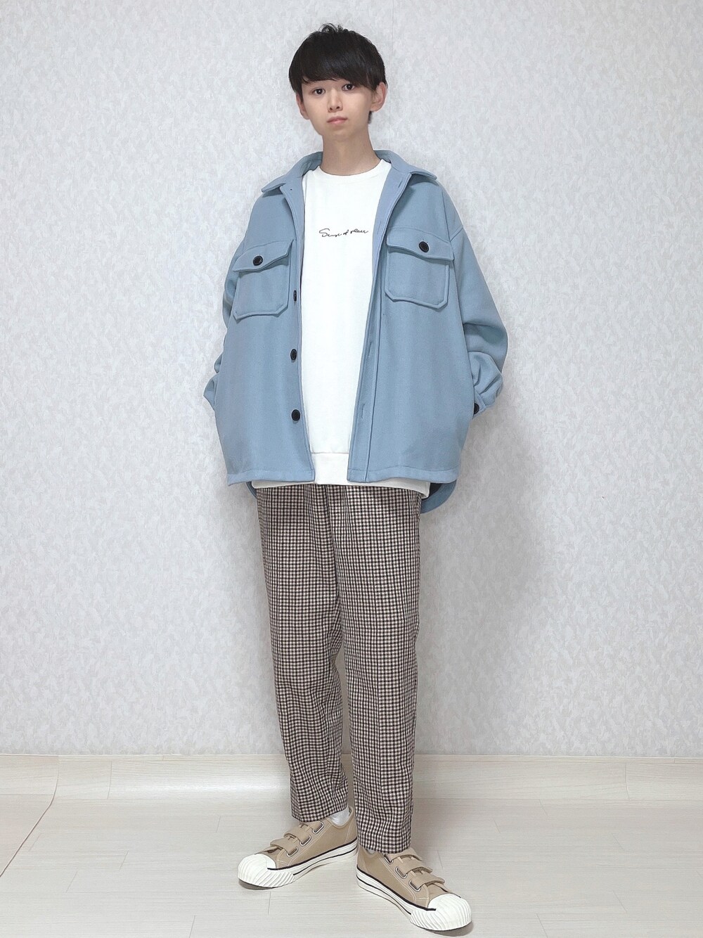 「チェック柄に恋してる、クリスマスに着たい服、大人カジュアル、休日スタイル、ゆるコーデ、おしゃれさんと繋がりたい、きれいめカジュアル、冬コーデ、くすみカラー、CPOジャケット、ロゴスウェット、スウェット、チェックパンツ、スラックス、スニーカー」｜「RAGEBLUEのウールジャージCPOジャケット/864245（ブルゾン、ブルー系）」を使った、KEITAさん（メンズ・170cm）の冬コーディネートの1枚目の写真