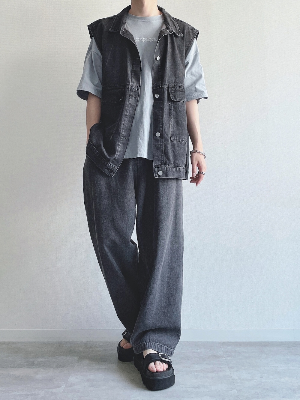 MGV（エムジーヴィー）の「ルーズデニムベスト（ベスト）」 - WEAR