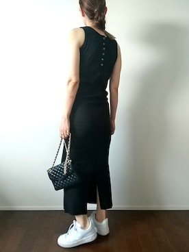 スニーカーを使った タイトワンピース の人気ファッションコーディネート Wear