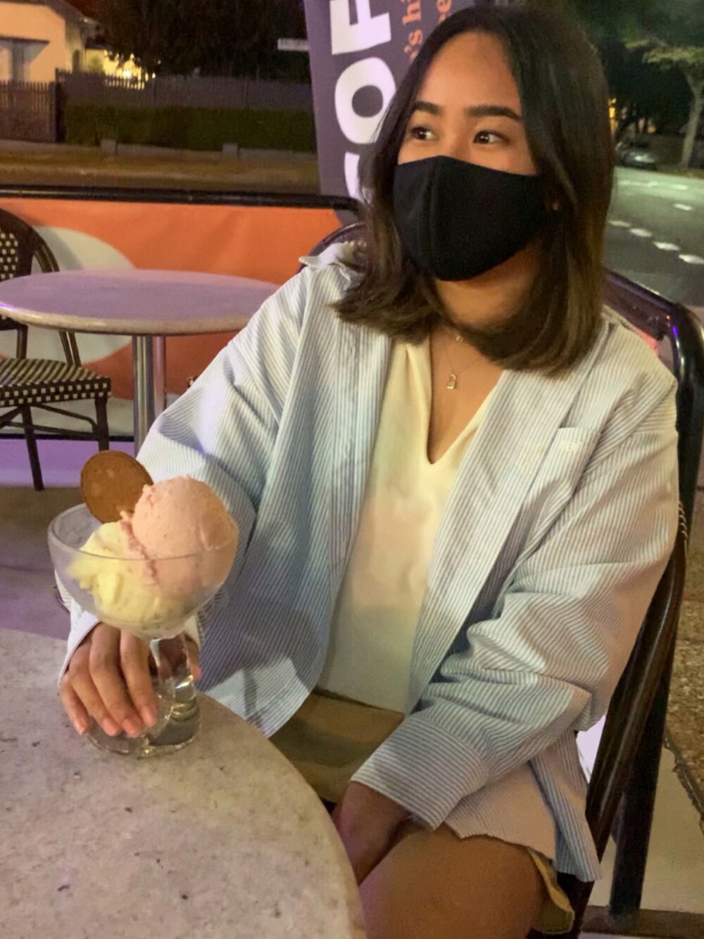 「カジュアル、大学生、ファッション、春コーデ、シャツスタイル、カジュアルコーデ、今日のコーデ、週末」｜「& Other Storiesのアイテム（Tシャツ/カットソー、ベージュ系）」を使った、Wenyana さん（レディース・155cm）の秋コーディネートの1枚目の写真