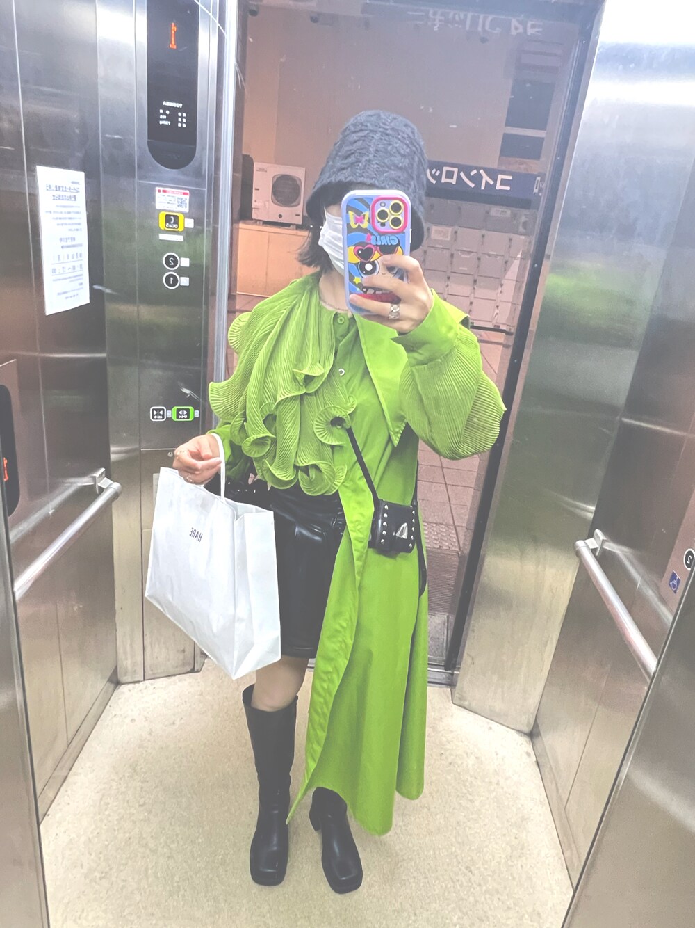 「秋ルック紹介するよ、秋服、大人かわいい、ブーツ、韓国コーデ、ニットバケットハット」｜「HAREのニットアミバケハ(HARE)（ハット、ブラック系）」を使った、リズムさん（レディース・168cm）の秋コーディネートの1枚目の写真