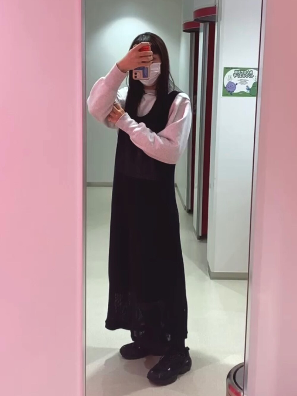 「シンプル、ニューバランス」｜「NEW BALANCEのアイテム（スニーカー、ブラック系）」を使った、maru3さん（レディース・167cm）の冬コーディネートの1枚目の写真