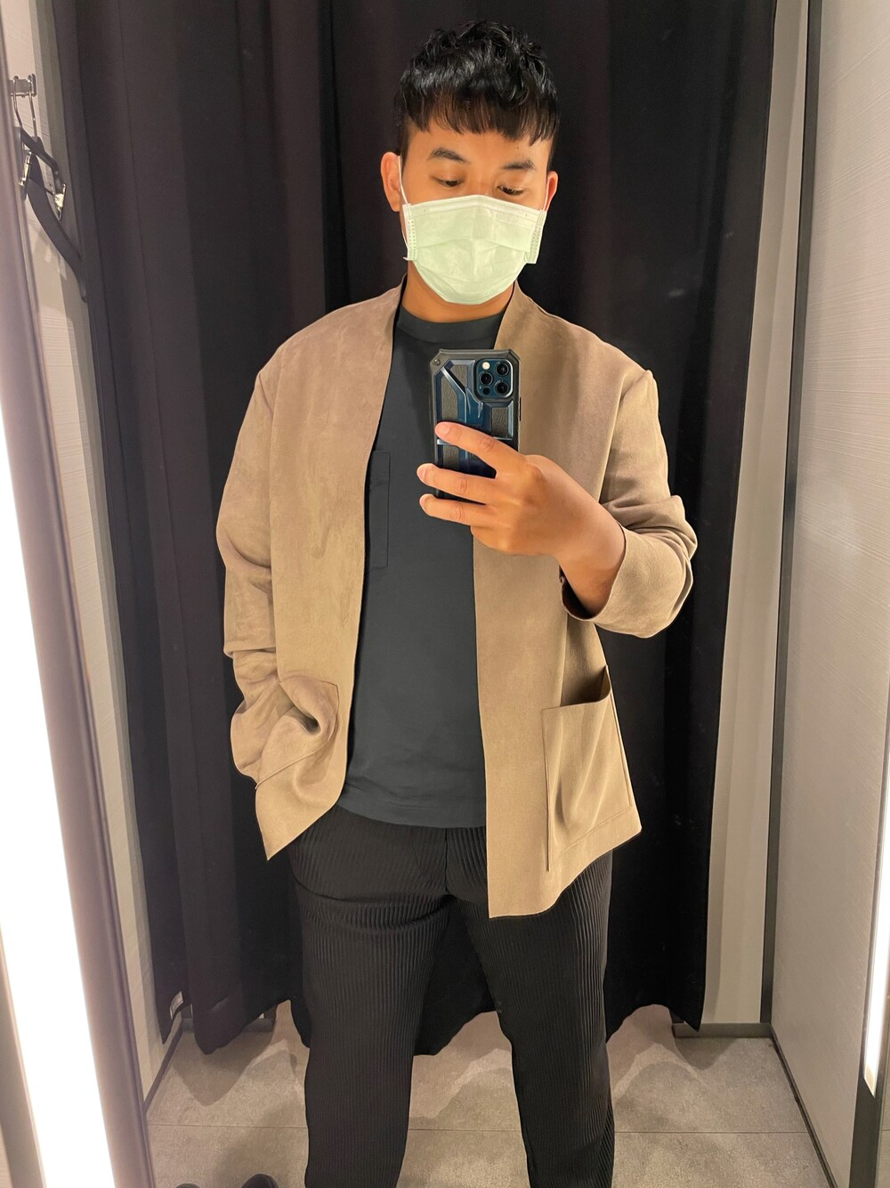 「ZARAのアイテム（スラックス、ブラック系）」を使った、Mory Zanさん（メンズ・167cm）の秋コーディネートの1枚目の写真