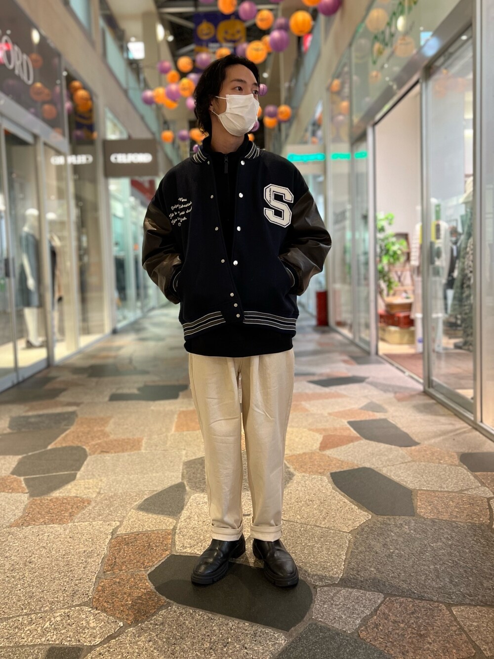 「秋ルック紹介するよ、秋服コーデ、おしゃれさんと繋がりたい、今日のコーデ、シンプルスタイル、メンズファッション、秋、カジュアル」｜「CPCMのサガラワッペンスタジャン（スタジャン、ブルー系）」を使った、JOICHIROさん（メンズ・172cm）の秋コーディネートの1枚目の写真