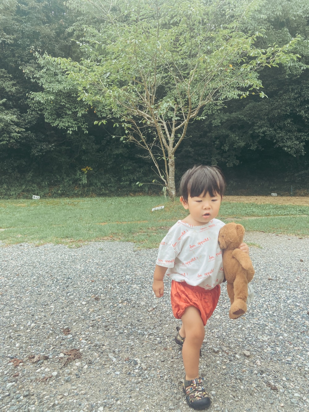 「BOBO CHOSESのアイテム（その他パンツ、オレンジ系）」を使った、chamiさん（キッズ・90cm）の秋コーディネートの1枚目の写真