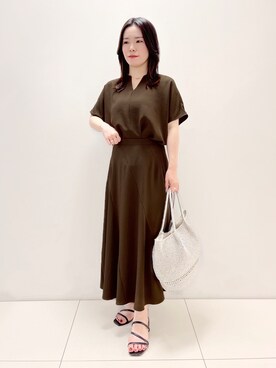 「UNTITLED（アンタイトル）の【UV/接触冷感/セットアップ可】リラクシーキーVネックブラウス（シャツ/ブラウス、ブラウン系）」を使った、ukiさん（レディース）の春コーディネート
