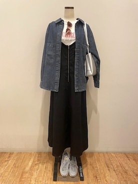 「Cutie Blonde（キューティーブロンド）の【洗える/S-LL】BIGポケット オーバーサイズデニムシャツ（シャツ/ブラウス、ブルー系）」を使った、まるよOTさん（レディース・164cm）の春コーディネート