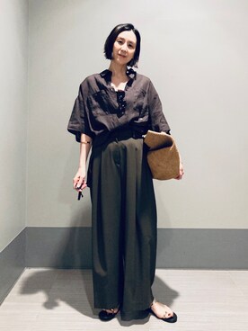 「DRESSTERIOR（ドレステリア）のイージーケアー クールタッチ ワイドパンツ（その他パンツ、ブラウン系）」を使った、Furuさん（レディース・164cm）の春コーディネート