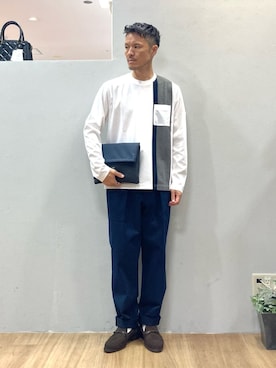 「アイテム（クラッチバッグ、ブルー系）」を使った、シュンさん（メンズ・167cm）の秋コーディネート