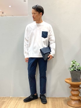 「アイテム（クラッチバッグ、ブルー系）」を使った、シュンさん（メンズ・167cm）の秋コーディネート