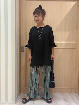 「SHOO・LA・RUE（シューラルー）の【S-LL】お袖デザインが華やか はしごレースチュニック（チュニック、ブラック系）」を使った、モランさん（レディース・160cm）の夏コーディネート