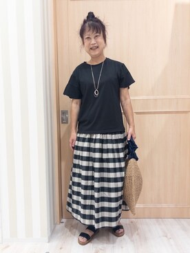 「DRESKIP（ドレスキップ）の【ひんやり/プチプラ】女性らしさ溢れる お袖シアーフリルトップス（Tシャツ/カットソー、ブラック系）」を使った、モランさん（レディース・160cm）の夏コーディネート