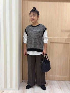 「SHOO・LA・RUE（シューラルー）の【2点セット/S-LL】着回しいろいろ 編み柄ベスト×ブラウス（ニット/セーター、ブラック系）」を使った、モランさん（レディース・160cm）の秋コーディネート