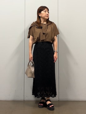 「UNTITLED（アンタイトル）の【アンサンブル可/品のある透け感】Tシャツ風ニットトップス（Knitwear、ブラウン系）」を使った、SaKiさん（レディース・155cm）の夏コーディネート