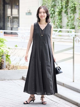 「SLOBE IENA（スローブイエナ）のコットンエアリーVネックフレアワンピース（ワンピース、ブラック系）」を使った、Kamiyaさん（レディース・164cm）の夏コーディネート