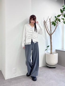 「mystic（ミスティック）の【4サイズ展開/ストライプ柄、無地 / ウエストの配色がポイント】Wベルトパンツ（スラックス）」を使った、五島百花さん（レディース・162cm）の冬コーディネート