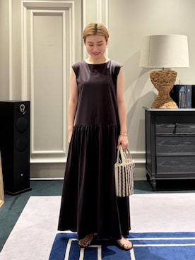 「GALERIE VIE（ギャルリー ヴィー）のファインコットン ギャザーワンピース（ワンピース、グレー系）」を使った、Inoue_TOMORROWLANDさん（レディース・162cm）の夏コーディネート