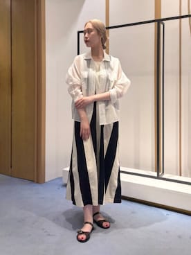 「TOMORROWLAND （トゥモローランド）のCATHERINE WEITZMAN Pearl&beads ネックレス（ネックレス、ホワイト系）」を使った、Sasaki_TOMORROWLANDさん（レディース・168cm）の夏コーディネート