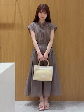 「index（インデックス）のギャザーワンピース【洗濯機OK／イージーアイロン】（ワンピース、ブラウン系）」を使った、あやなさんの春コーディネート