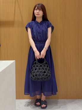 「index（インデックス）のギャザーワンピース【洗濯機OK／イージーアイロン】（ワンピース、ブルー系）」を使った、あやなさんの春コーディネート