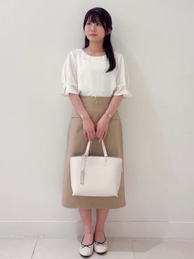 「index（インデックス）の《8色展開/XS-LLサイズ》タックパフスリーブブラウス【洗濯機洗い可/吸水速乾/防シワ/抗ピル】（シャツ/ブラウス、ホワイト系）」を使った、あやなさんの春コーディネート