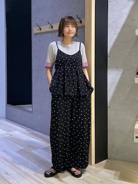 「LEPSIM（レプシィム）のメタルスライドサンダル　638914（サンダル、ブラック系）」を使った、チヒロさん（レディース・162cm）の夏コーディネート